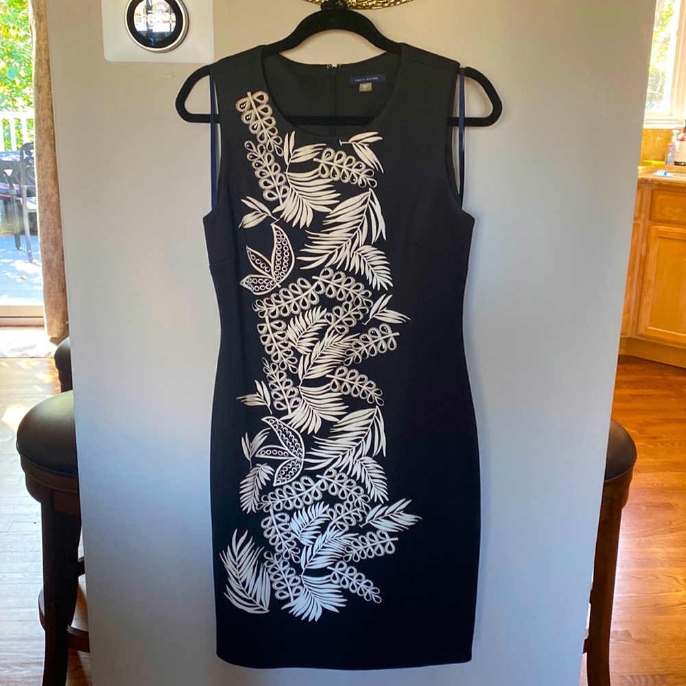 Tell me, Hilfiger size a black dress with appliqué
